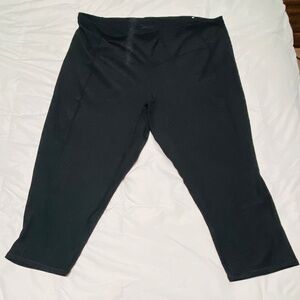 Ladies Black 3/4 length leggings by Maurice